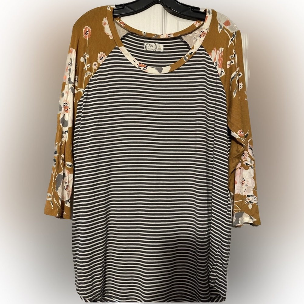 24/7 by Maurice’s 3/4 sleeve